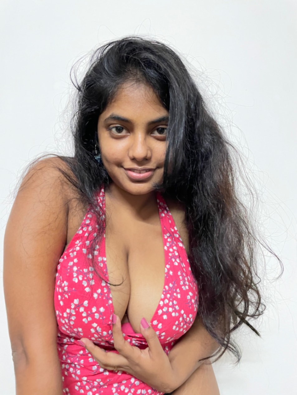 Tamil Actress Huge Boobs - Indian Huge Tits NRI Girl Hot Pics | Femalemms