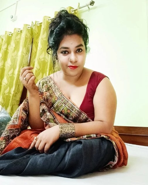 Desi Sexy Huge Booby Bhabhi Selfie Photos Femalemms
